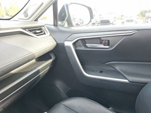 Used 2023 Toyota RAV4 XLE Premium image 31