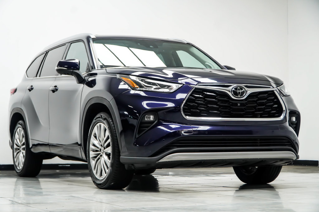 Used 2023 Toyota Highlander Platinum FWD image 4