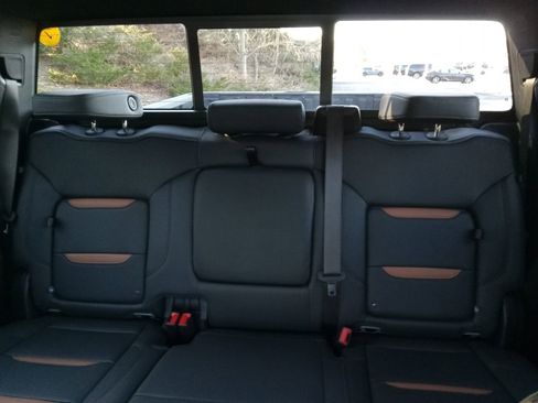 Used 2025 GMC Sierra 2500 AT4 w/ AT4 Premium Plus Package image 25