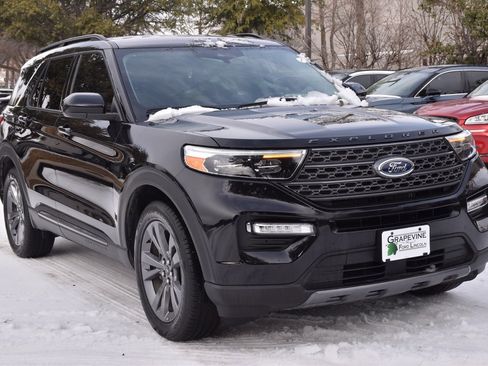 Certified 2023 Ford Explorer XLT w/ Equipment Group 202A image 4