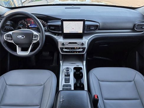 Used 2021 Ford Explorer XLT w/ Equipment Group 202A image 13