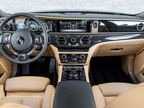 Used 2022 Rolls-Royce Ghost w/ Ghost Package image 4