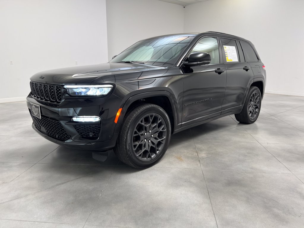 Used 2025 Jeep Grand Cherokee Summit w/ Obsidian Package AWD/4WD image 4