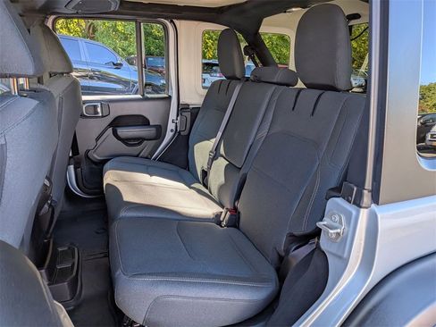 Used 2024 Jeep Wrangler Unlimited image 21