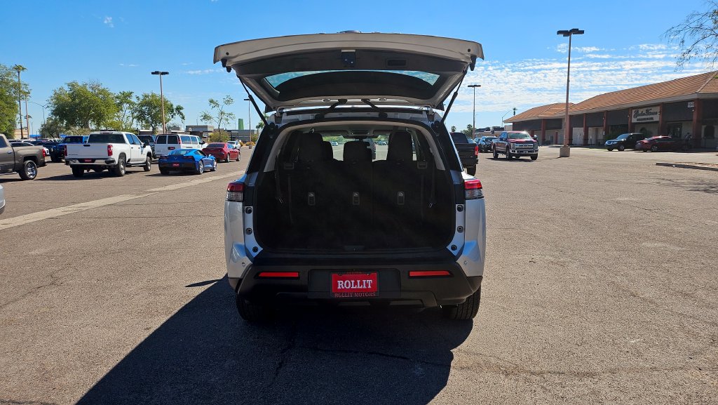 Used 2023 Nissan Pathfinder SV AWD/4WD image 13