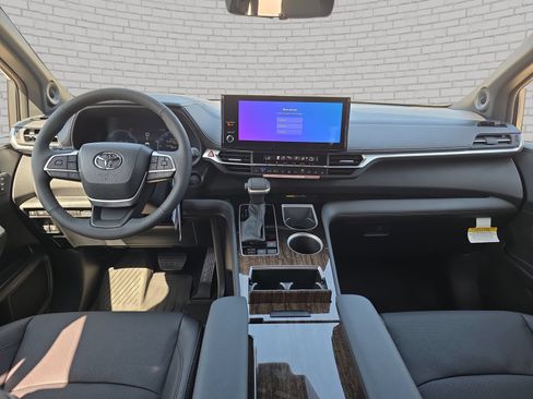 New 2026 Toyota Sienna Platinum AWD/4WD image 9