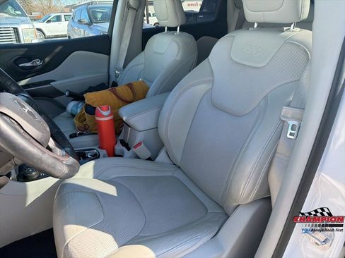 Used 2019 Jeep Cherokee Limited w/ Luxury Group image 18