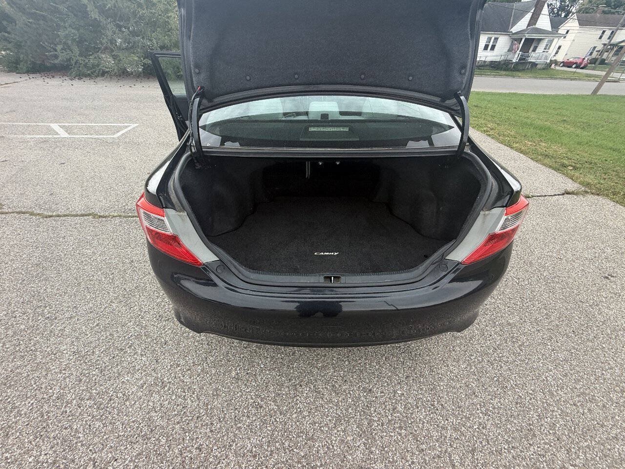 Used 2012 Toyota Camry LE FWD image 17