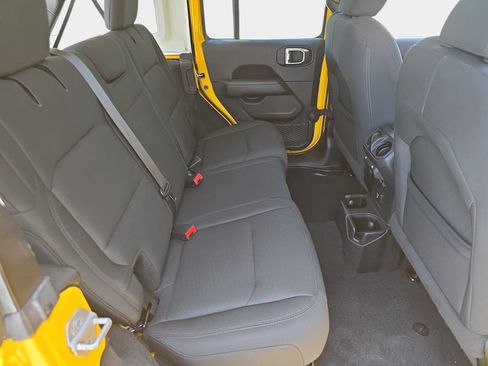 Used 2019 Jeep Wrangler Unlimited Sahara AWD/4WD image 13