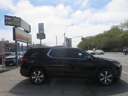 Used 2018 Chevrolet Traverse LT image 9