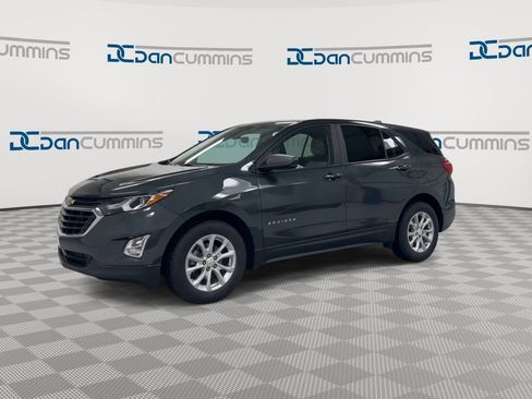 Used 2020 Chevrolet Equinox LS w/ LS Convenience Package FWD image 4