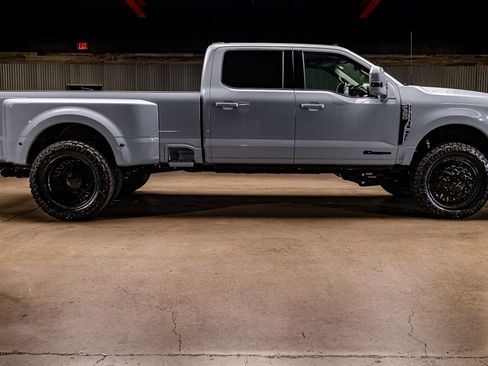 Used 2026 Ford F350 Platinum w/ Platinum Plus Package image 11