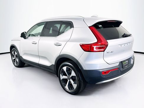 Used 2025 Volvo XC40 B5 Plus image 5