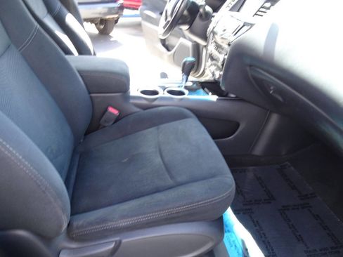 Used 2014 Nissan Pathfinder SV image 14