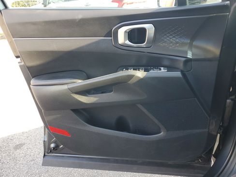 Used 2023 Kia Sorento LX image 29