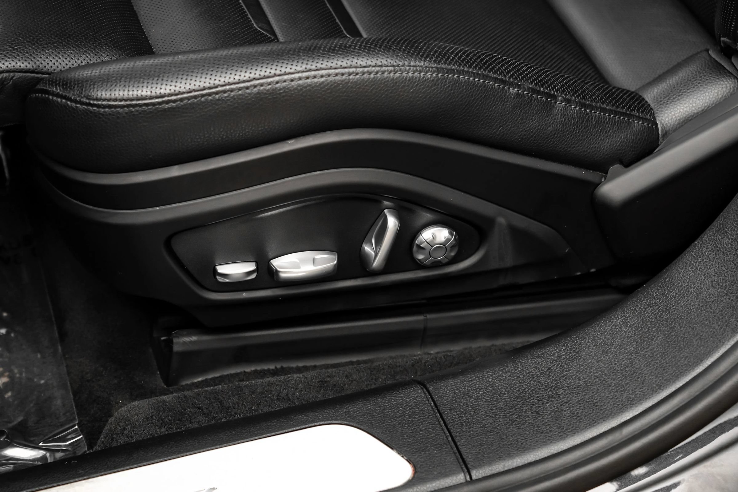 Used 2018 Porsche Panamera image 38