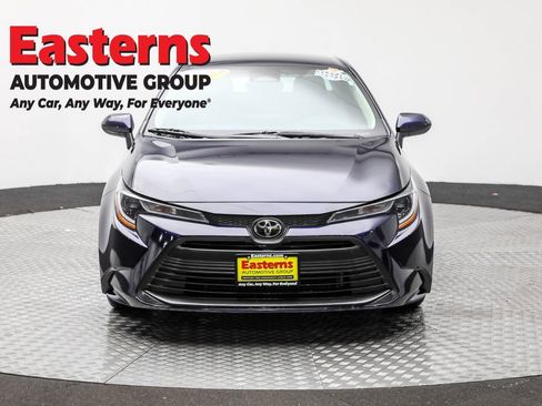 Used 2023 Toyota Corolla LE image 2