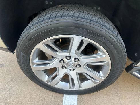 Used 2015 Cadillac Escalade Luxury image 9