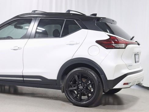 Used 2023 Nissan Kicks SR w/ SR Premium Package FWD image 10