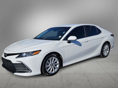 Used 2023 Toyota Camry LE image 5