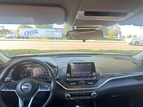 Used 2024 Nissan Altima 2.5 SV image 33
