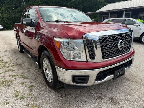 Used 2017 Nissan Titan SV RWD image 6