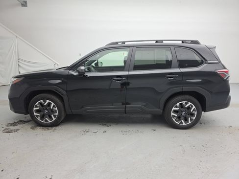 Used 2025 Subaru Forester Premium AWD/4WD image 7