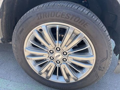 Used 2025 Ford F150 Platinum w/ Equipment Group 703A Plus AWD/4WD image 4