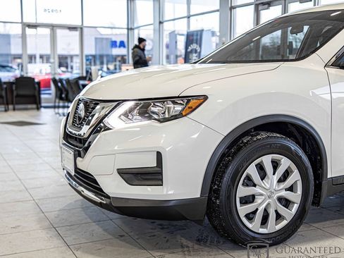 Used 2019 Nissan Rogue S image 4