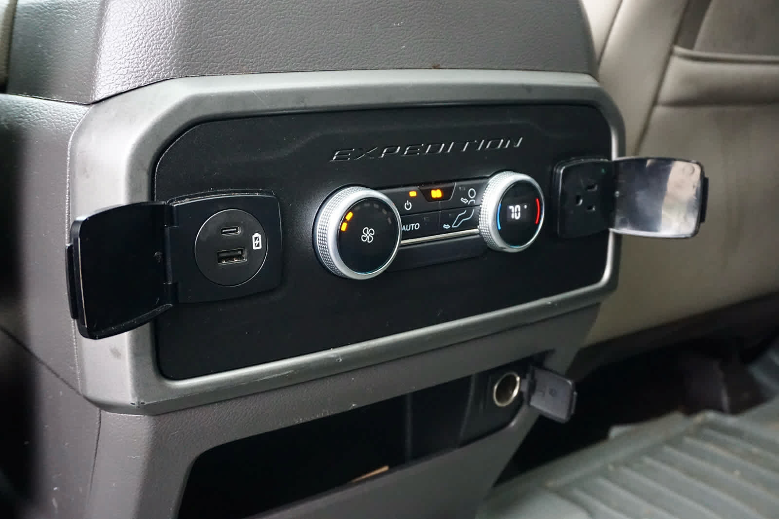 Used 2021 Ford Expedition XLT AWD/4WD image 39