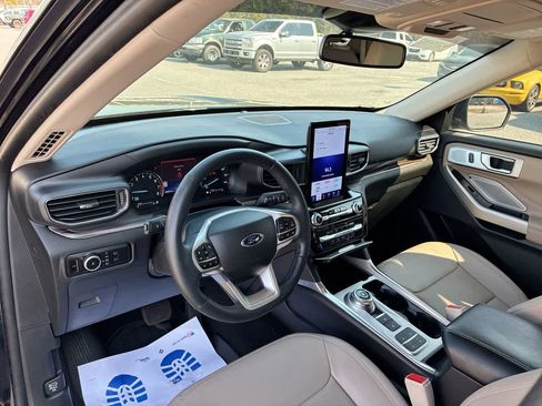 Used 2023 Ford Explorer Limited w/ Limited Technology Package image 10