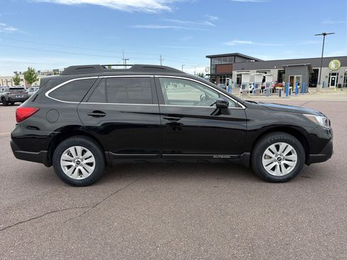 Used 2019 Subaru Outback 2.5i Premium w/ Popular Package #2 AWD/4WD image 14