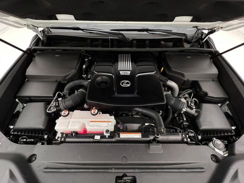 Used 2024 Lexus LX 600 4WD w/ Luxury Package image 25