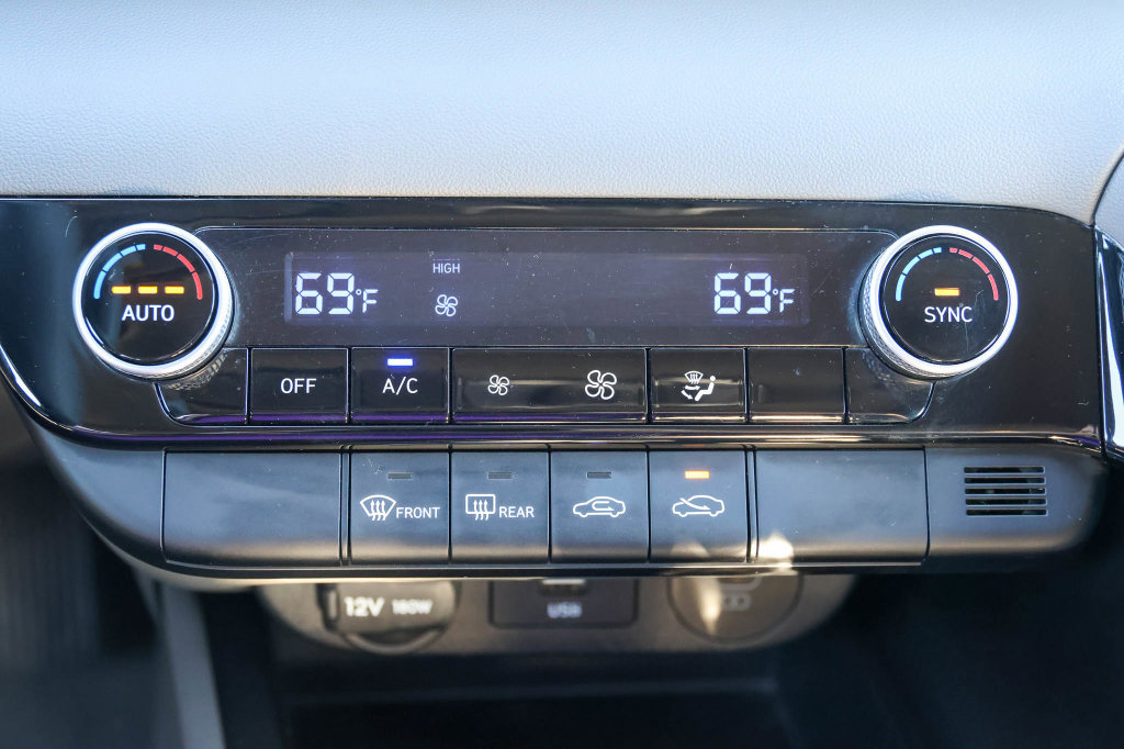 Used 2025 Hyundai Elantra Hybrid FWD image 23