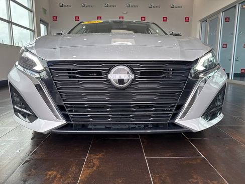 Used 2025 Nissan Altima 2.5 SV FWD image 4