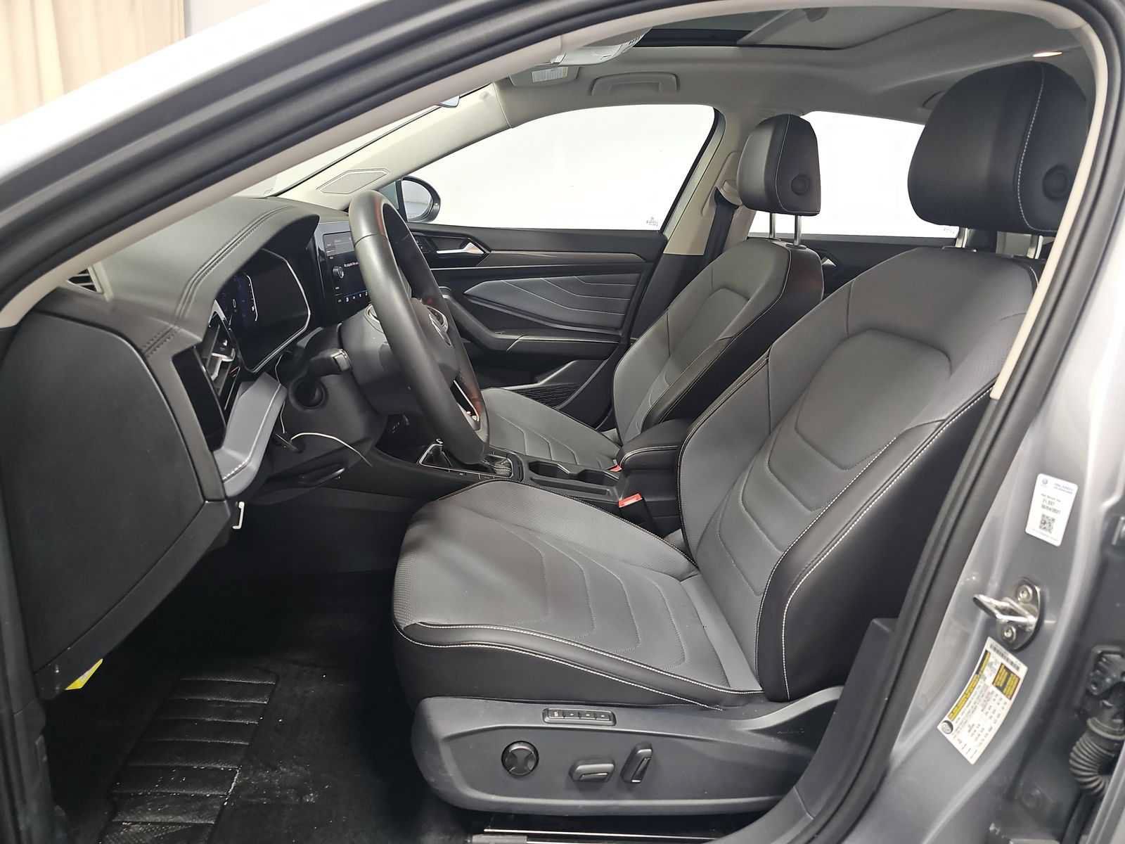 Used 2026 Volkswagen Jetta SEL FWD image 7