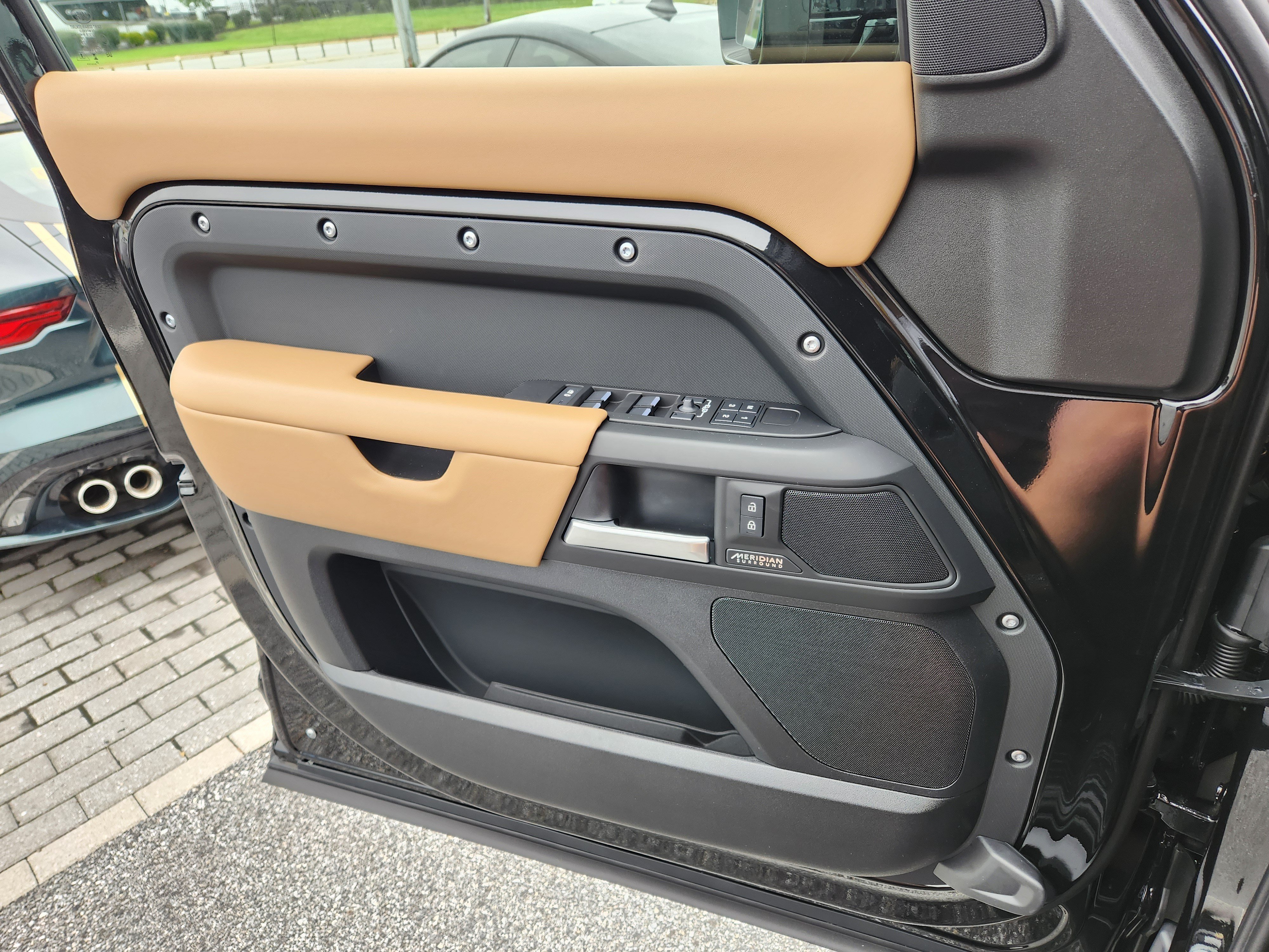 New 2026 Land Rover Defender 110 X-Dynamic SE AWD/4WD image 16
