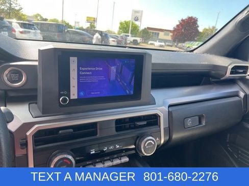 Used 2025 Toyota 4Runner SR5 AWD/4WD image 23