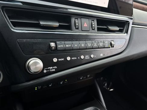 Used 2024 Lexus ES 350 w/ Premium Package image 25