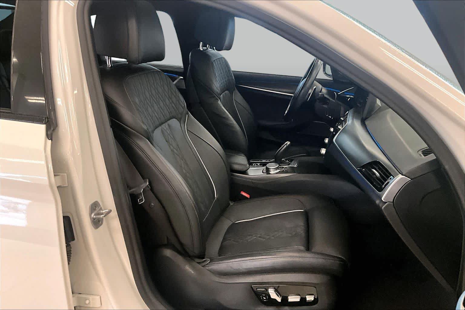 Used 2021 BMW 530e w/ M Sport Package RWD image 8