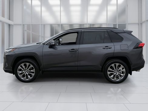 Used 2023 Toyota RAV4 XLE Premium image 3