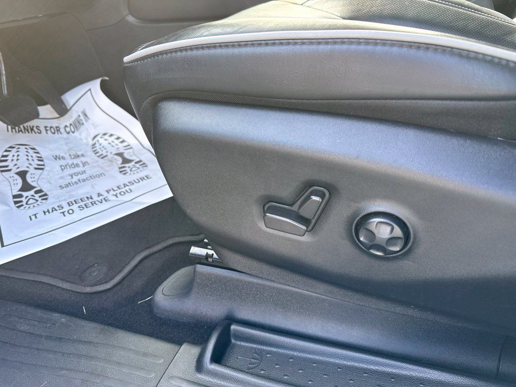 Used 2025 Chrysler Pacifica Limited FWD image 31
