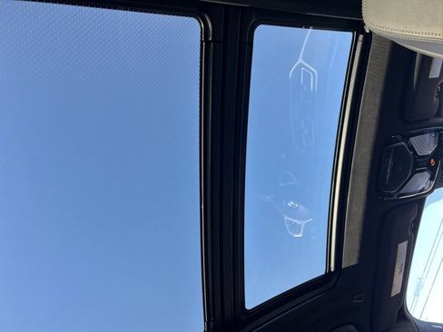 Used 2022 BMW X7 M50i image 12