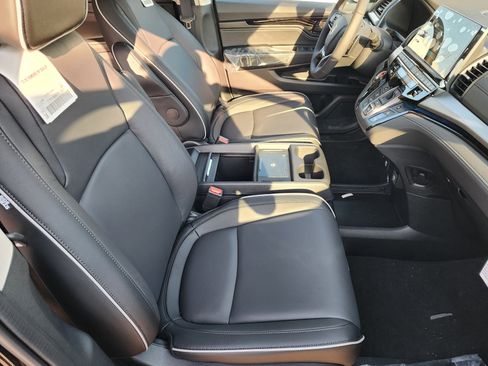 New 2026 Honda Odyssey Touring image 6