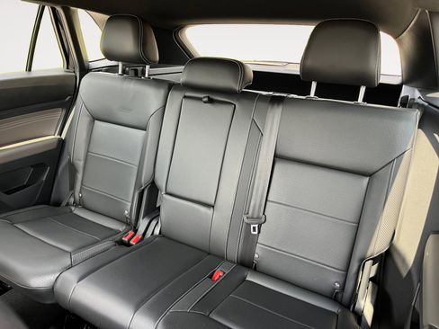 Used 2022 Volkswagen Atlas Cross Sport SE image 13