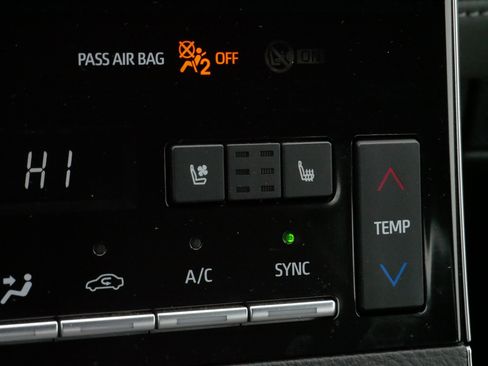 Used 2020 Toyota Avalon Limited image 30