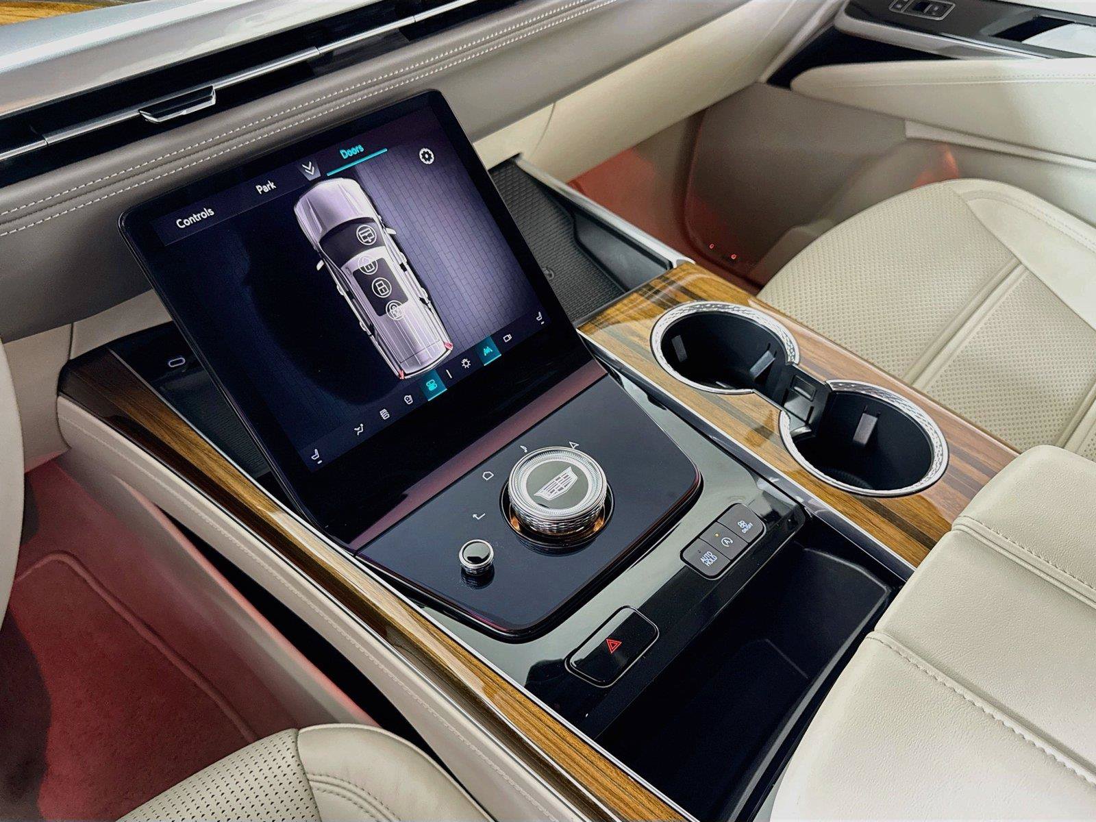 Used 2025 Cadillac Escalade Premium Luxury Platinum AWD/4WD image 17