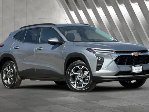 Certified 2024 Chevrolet Trax LT image 1