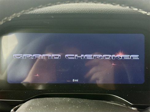 New 2025 Jeep Grand Cherokee Limited w/ Black Appearance Package image 11