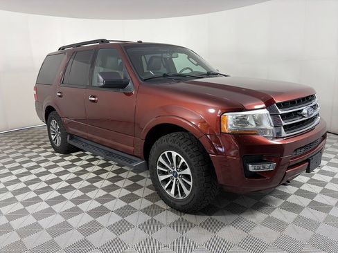 Used 2017 Ford Expedition XLT w/ Equipment Group 202A image 1